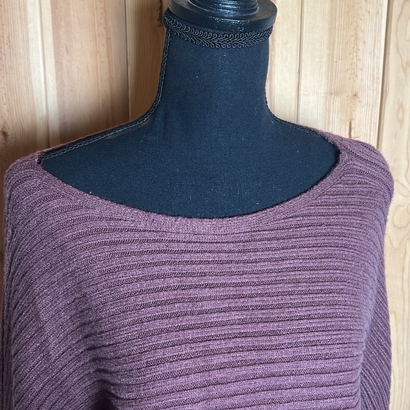 ANTHROPOLOGIE Asymmetrical Crop Sweater - Picture 9 of 14